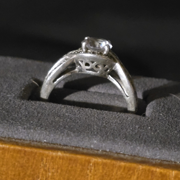 Diamond Ring - Picture 3 of 6